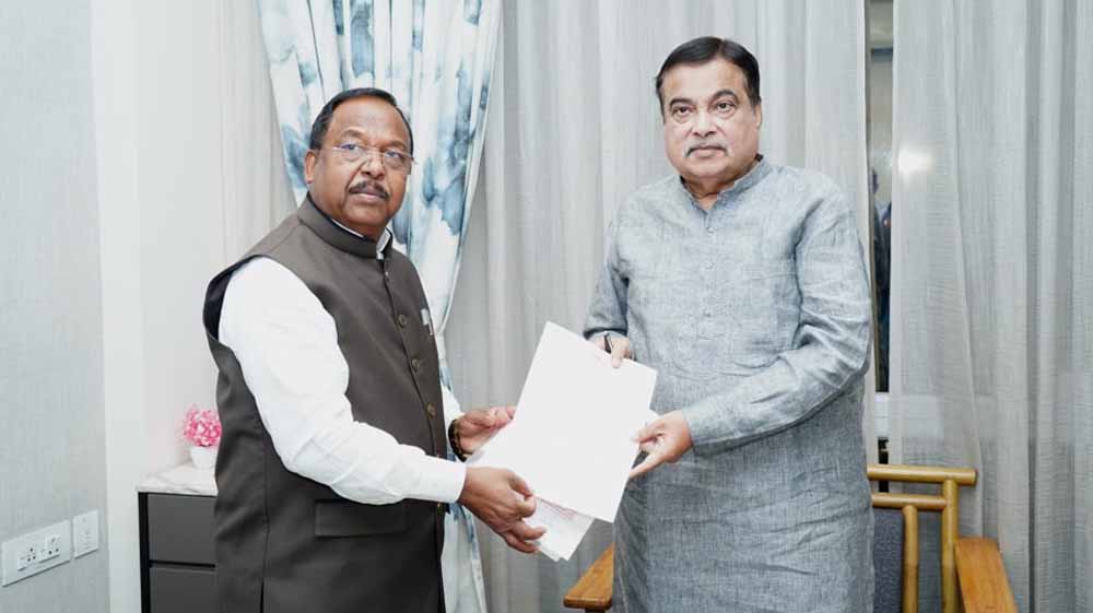 केंद्रीय मंत्री गडकरी से मंत्री नेताम ने की मुलाकात, 10 किमी फोरलेन बायपास मार्ग बनाने दिया प्रस्ताव
