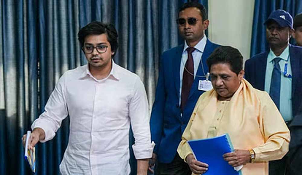 बसपा सुप्रीमो मायावती ने रणनीति के तहत आकाश को बिहार विधानसभा चुनाव की कमान सौंपी