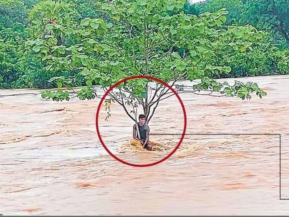 शंख नदी के तेज बहाव में  3 किलोमीटर तक बहा युवक, फिर ऐसे बची जान