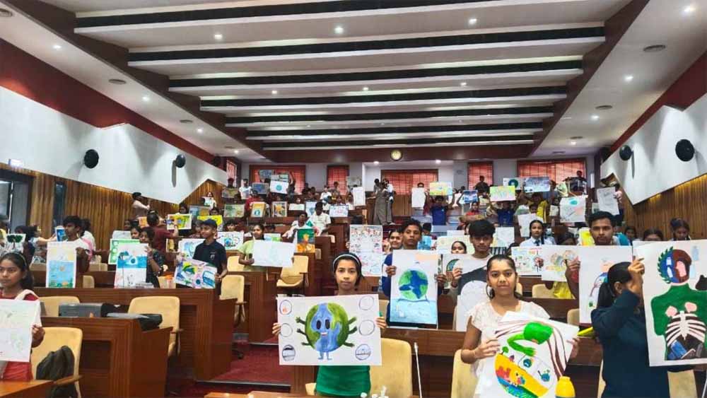 पर्यावरण मंडल ने किया पोस्टर प्रतियोगिता का आयोजन, 450 बच्चों ने लिया भाग