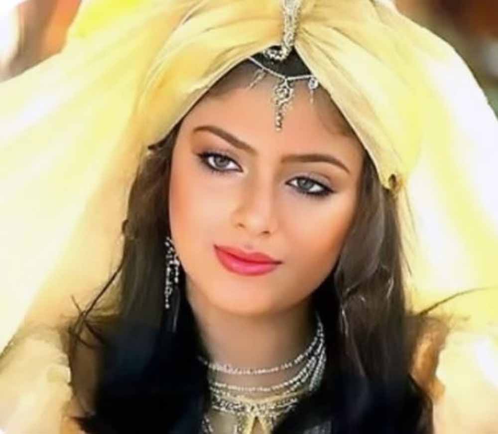 ग्लैमरस इमेज को तोड़ने के लिए ‘मिट्टी और सोना’ में निभाएं दो अलग किरदार : सोनम खान