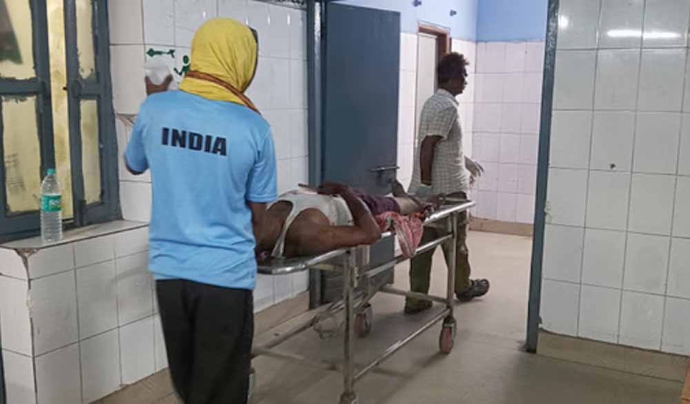 दो बाइक सवार बदमाशों ने युवक को मारी गोली, इलाज जारी