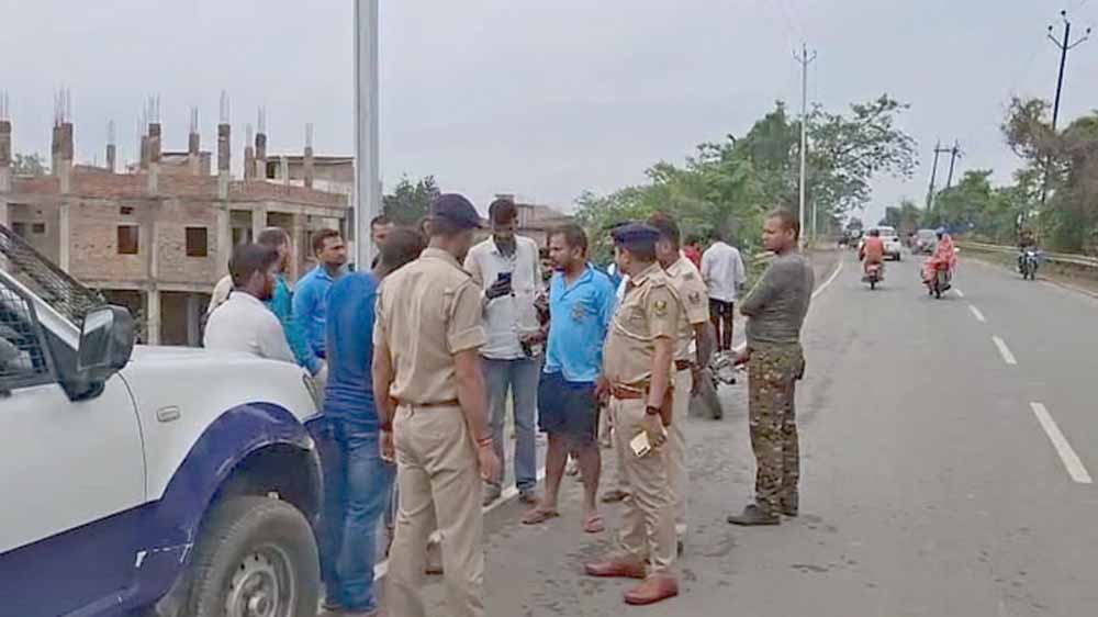 बेगूसराय में दिनदहाड़े बाघा आरओबी पर बदमाशों ने सीएमएस कंपनी के कर्मचारी से लाखों की लूट