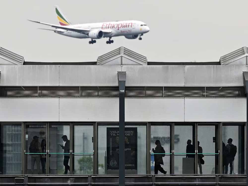 बीच हवा में अटकी 300 यात्रियों की जान, बोइंग ड्रीमलाइनर में आई खराबी