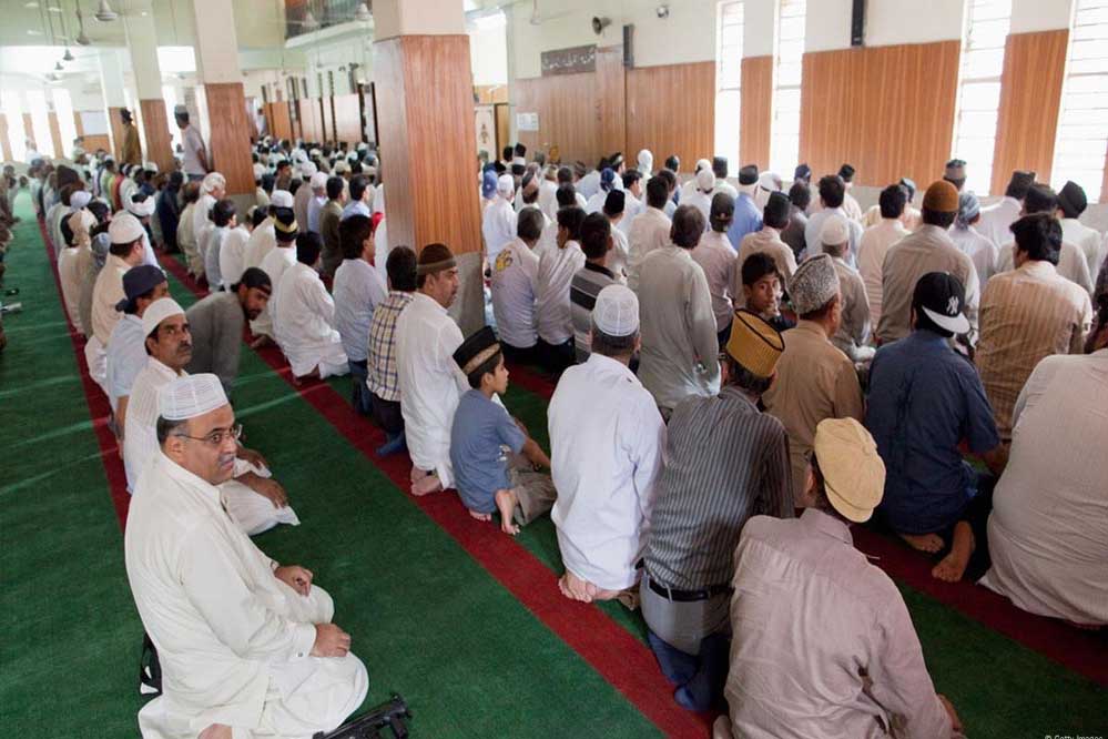 TLP के आह्वान के बीच पाक के 7 शहरों में अहमदिया मुस्लिमों को ईद की नमाज से रोका