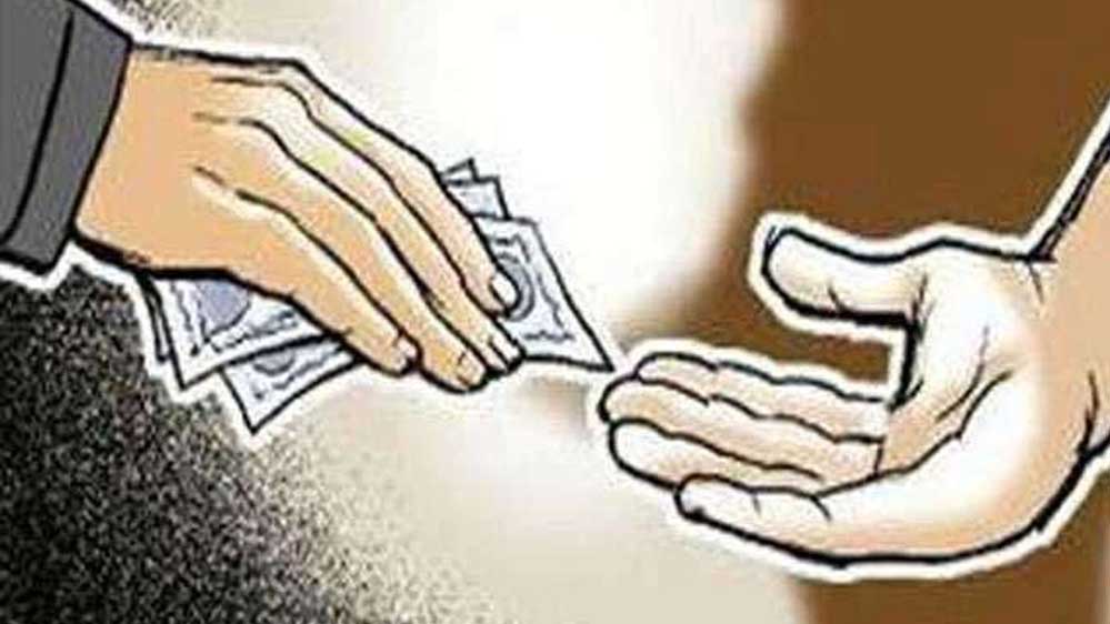 रिश्वत लेते रंगे हाथों पकड़ा गया रीडर, लोकायुक्त की कार्रवाई