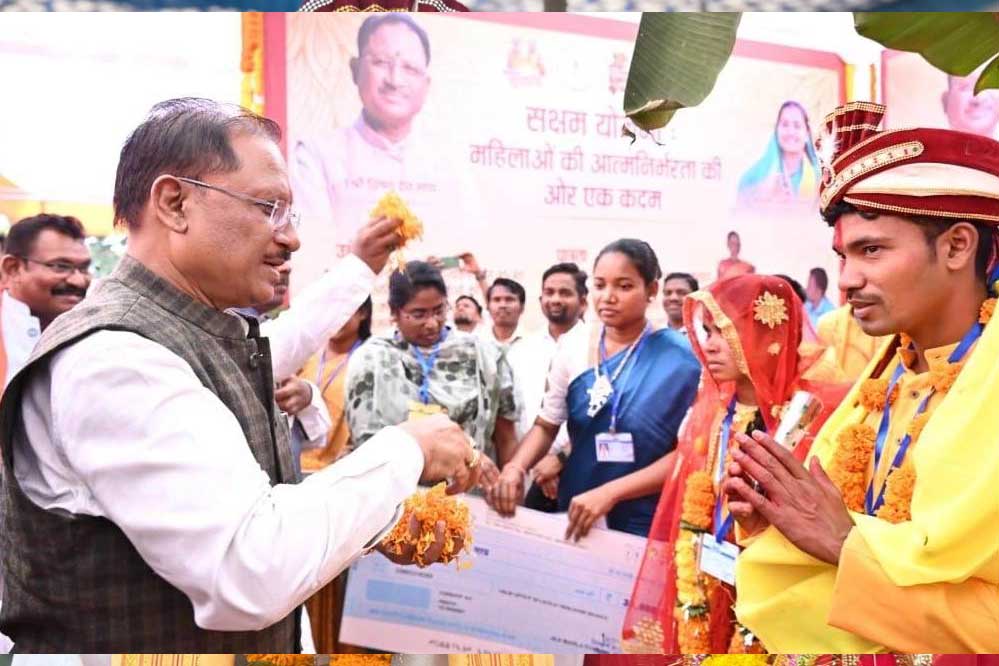 बस्तर में बदल रही तस्वीर, नक्सल हिंसा की जगह अब छाई खुशियां