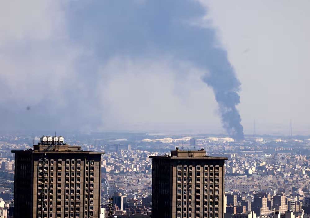 राष्ट्रपति ट्रंप ने कहा- बिना शर्त सरेंडर… खामेनेई गरजे- इजरायल पर कोई रहम नहीं