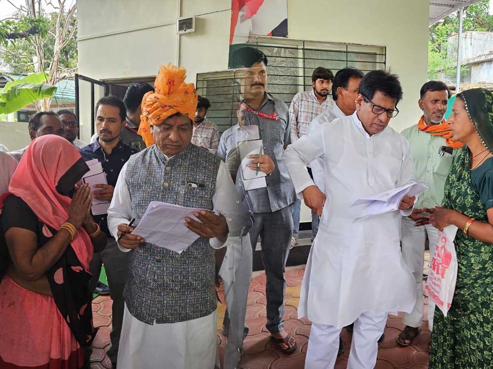 जनसुनवाई में बताई समस्या के हल होने पर रामपुराकला के ग्रामीणों ने जनसुनवाई में पहुच कर विधायक गोपालसिंह इंजीनियर का किया सम्मान