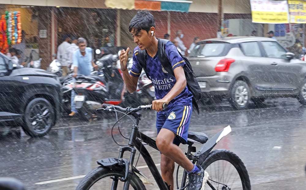 इंदौर में अगले पांच दिन बारिश के आसार, मौसम में घुली ठंडक से मिली राहत