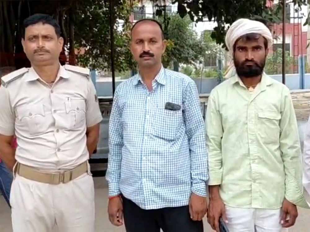 महिला की संदिग्ध परिस्थिति में हुई मौत, पुलिस ने जलती चिता अधजला शव किया बरामद