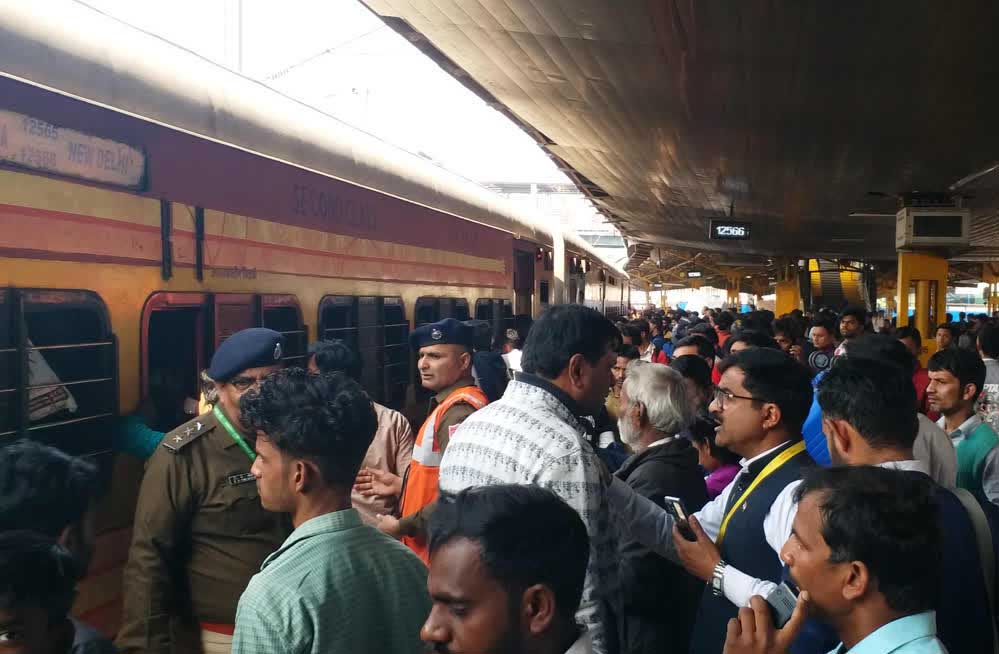 रेल मंत्रालय ने बदल दिया नियम, अब थोक भाव में जारी नहीं होगा वेटलिस्टेड टिकट