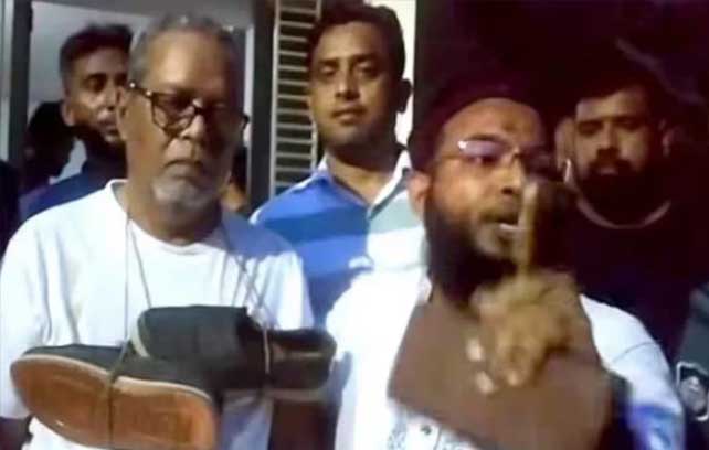 77 साल के पूर्व चुनाव आयुक्त को जूतों से पीटा, अंडे मारे; लुंगी में ले गई पुलिस