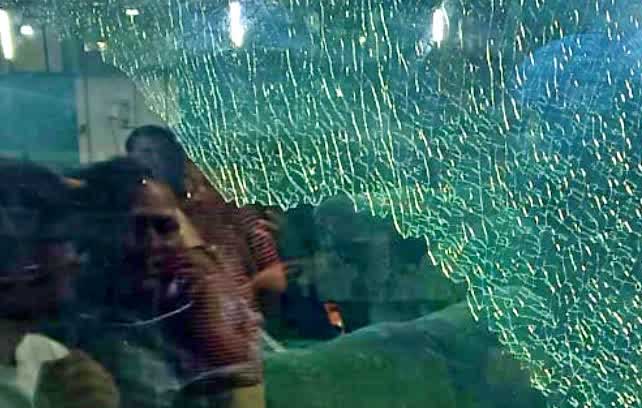 ग्वालियर में शताब्दी एक्सप्रेस पर पथराव, कोच सी-5 की खिड़की का कांच टूटे