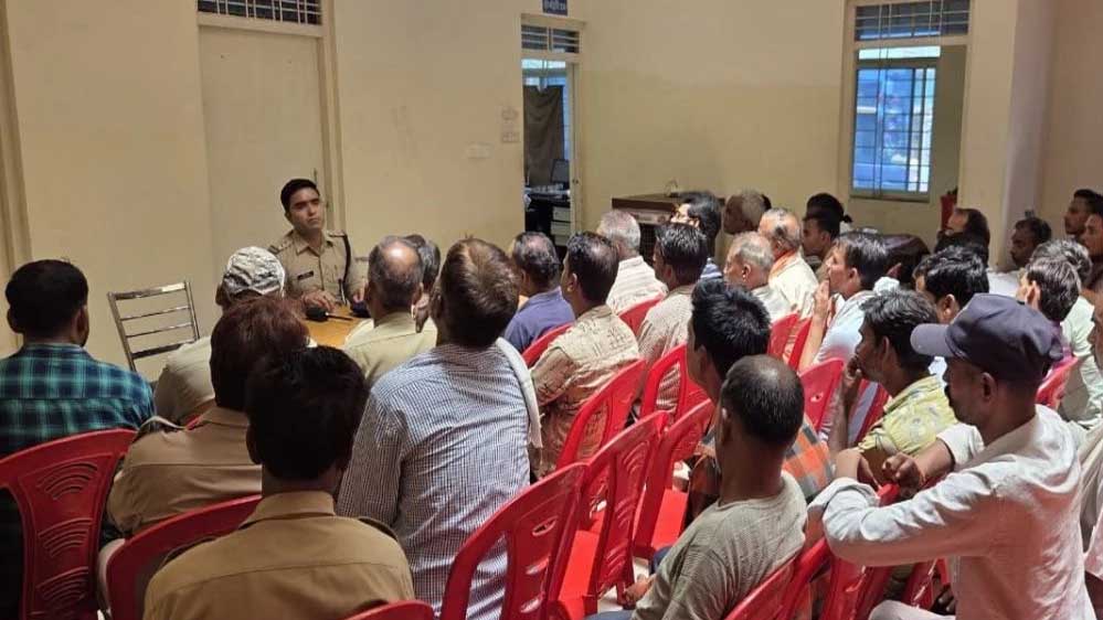 शिवपुरी में ऑटो चालकों को पुलिस की चेतावनी, 5 से अधिक बच्चे बिठाए तो होगी कार्रवाई