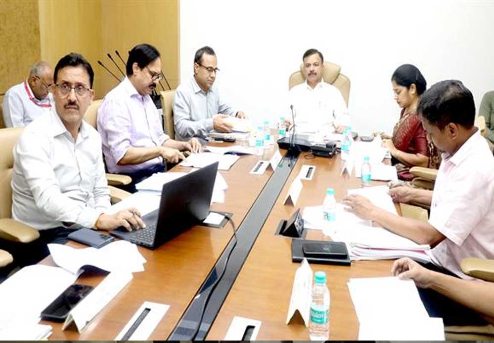 स्कूल शिक्षा मंत्री सिंह की अध्यक्षता में हुई गवर्निंग बॉडी की बैठक, बच्चों को गुणवत्तापूर्ण पुस्तकें समय पर मिलें, यह सुनिश्चित हो