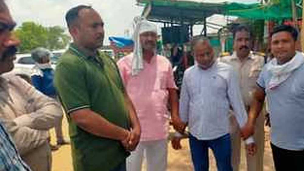 भिंड में रिश्वत लेते हुए पटवारी को लोकायुक्त टीम ने पकड़ा, किसान से नामांतरण के नाम पर मांगे थे रुपये