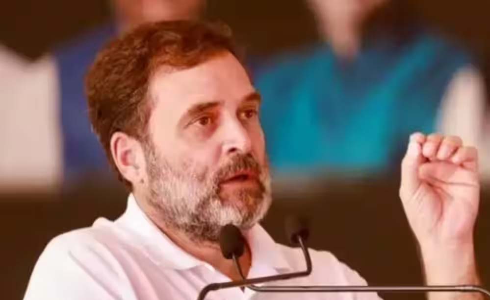 राहुल गांधी ने पार्टी नेताओं को निर्देश देते हुए कहा कि गुटबाजी खत्म करें और मिलकर कामकरें
