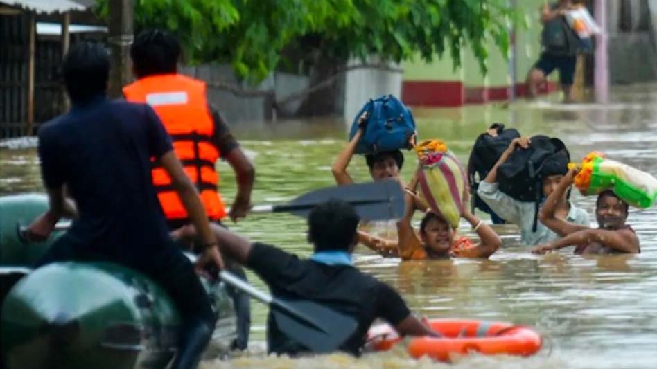 असम में भारी बारिश के बाद बाढ़ जैसे हालात, करीब 7 लाख लोग प्रभावित