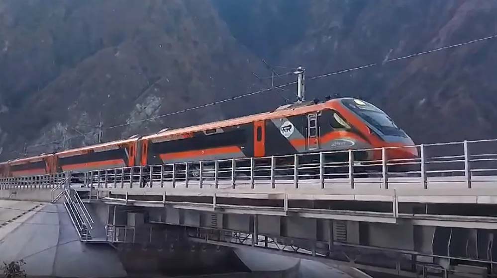 श्रीनगर-कटरा के बीच वंदे भारत ट्रेनों की नियमित सेवाएं 7 जून से शुरू होंगी