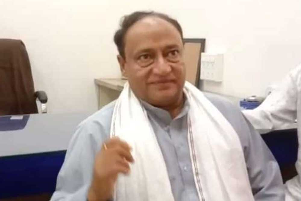 हमेशा अपने नेताओं पर टिप्पणी करने वाले दिग्विजय सिंह के भाई लक्ष्मण सिंह को कांग्रेस से बाहर करने की तैयारी