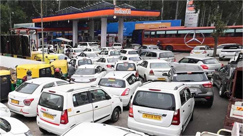 1 जुलाई से दिल्ली की 1 करोड़ गाड़ियां रह जाएंगी सूखी! फ्यूल नहीं मिलेगा बिना जांच