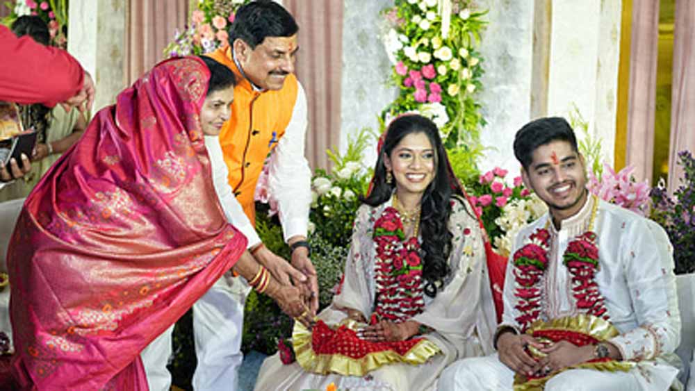 सीएम मोहन यादव के घर गूंजेगी शहनाई, छोटे बेटे ने की सगाई