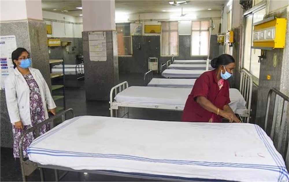 भारत को कोविड-19 महामारी से जूझते हुए एक अहम और सकारात्मक मोड़ मिला, कोरोना मामलों में आई गिरावट