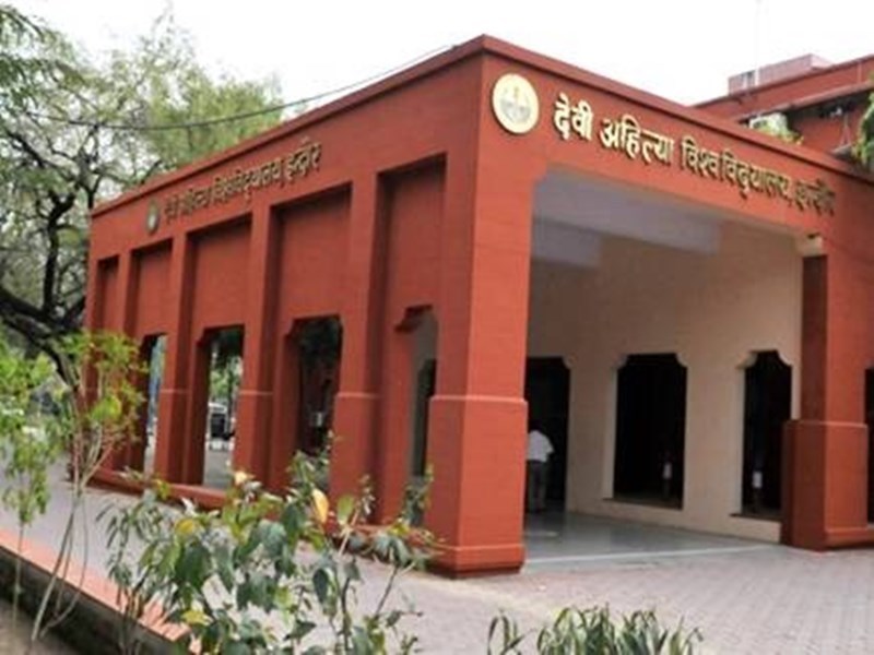 DEVI के इंटरनेट सर्वर में वामपंथी संगठनों ने सेंध लगाई और विश्वविद्यालय के सर्वर और आईपी एड्रेस से अपनी वेबसाइट संचालित की