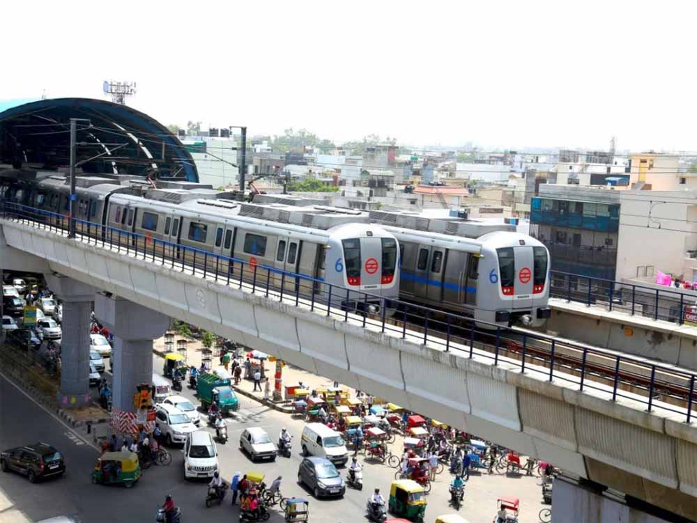 दिल्ली के इस मेट्रो स्टेशन पर अचानक लग गई आग, ट्रेनों की आवाजाही पर पड़ा असर, अब स्थिति सामान्य