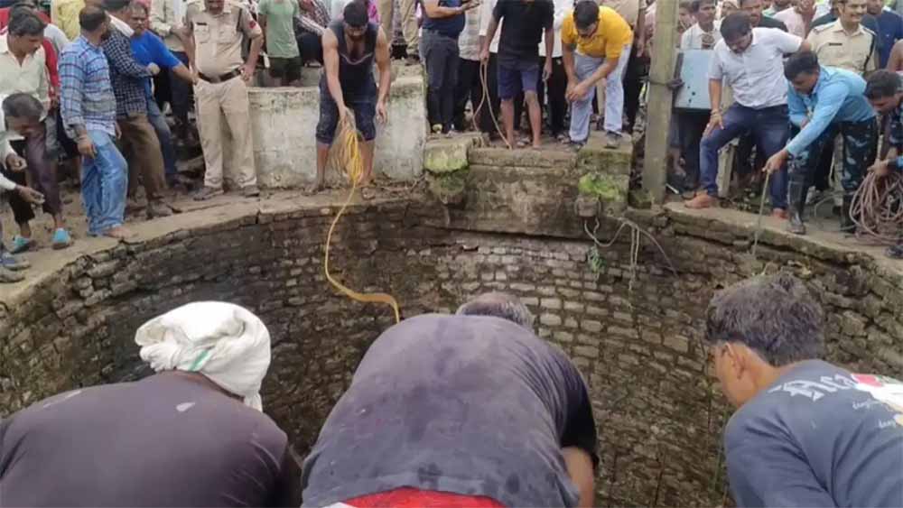 गुना जिले के धरनावदा गांव में गाय के बछड़े को बचाने कुएं में उतरे 6 युवक, 5 की मौत, सीएम ने जताया शोक