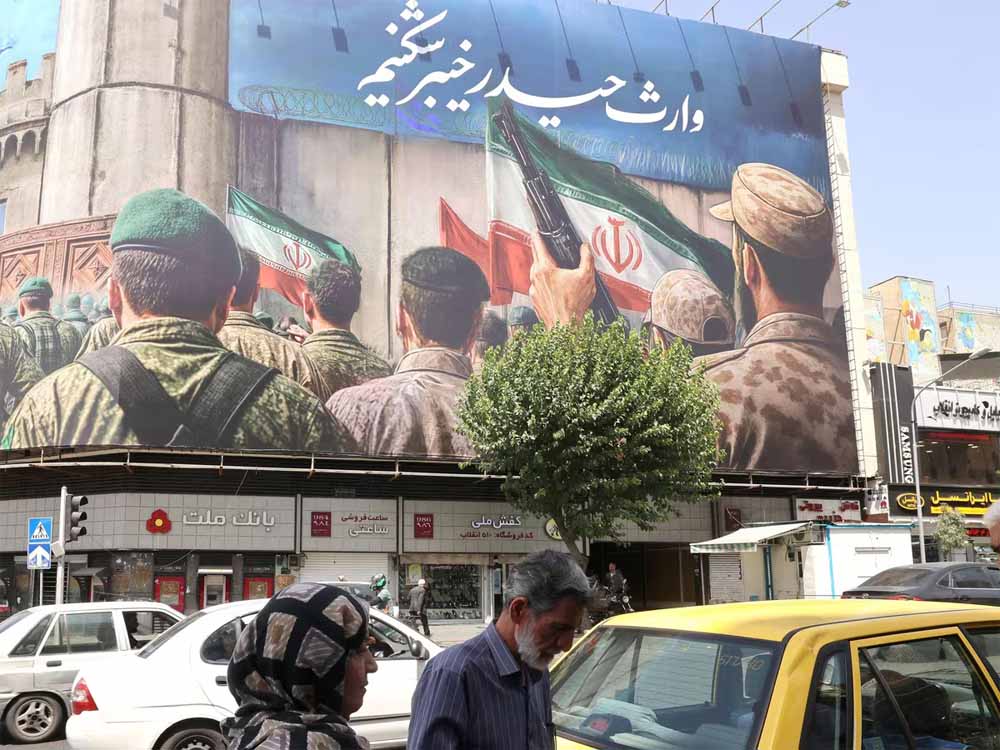 डोनाल्ड ट्रंप ने इजरायल से ईरान पर बमबारी न करने की अपील की थी, लेकिन तेहरान में दो धमाके