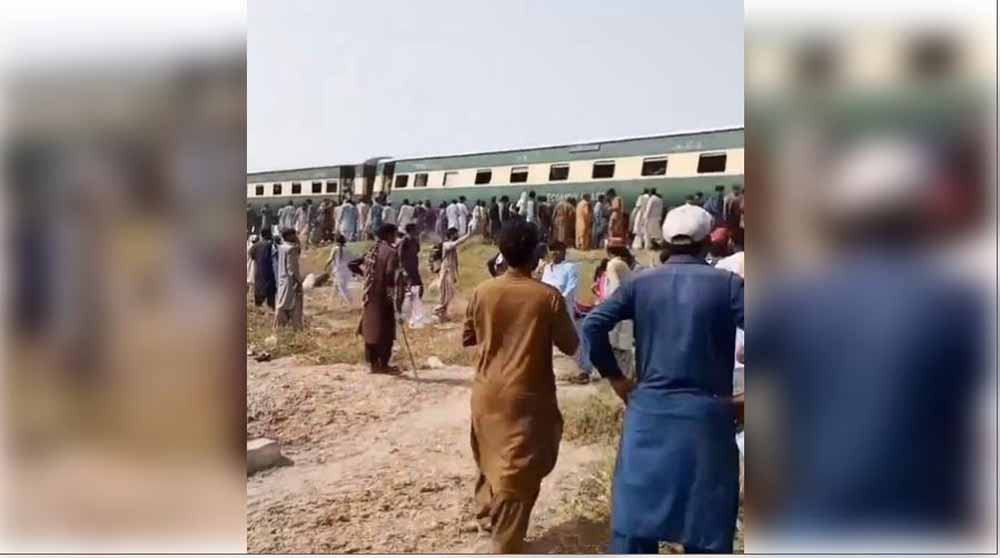 पाकिस्तान के सिंध प्रांत में जैकबबाद के पास जाफर एक्सप्रेस ट्रेन पटरी से उतर गई