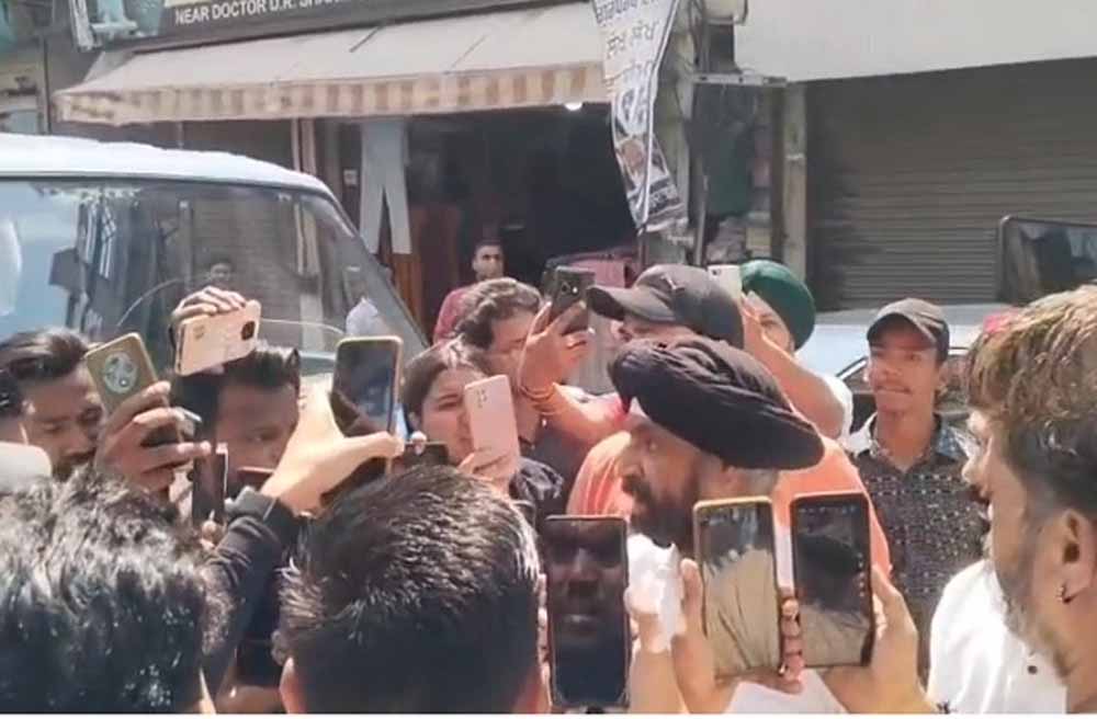 शहर के बाजारों में एक बार फिर पुलिस व नगर निगम टीम द्वारा बड़ी कार्रवाई, मची अफरा-तफरी, भागे दुकानदार