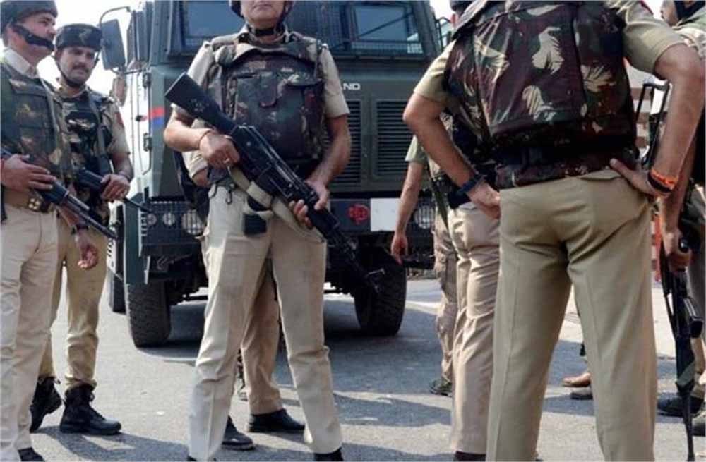 जम्मू कश्मीर में एक संदिग्ध बैग मिलने से मौके पर हड़कंप मच गया, जम्मू हाईवे पर फैली सनसनी