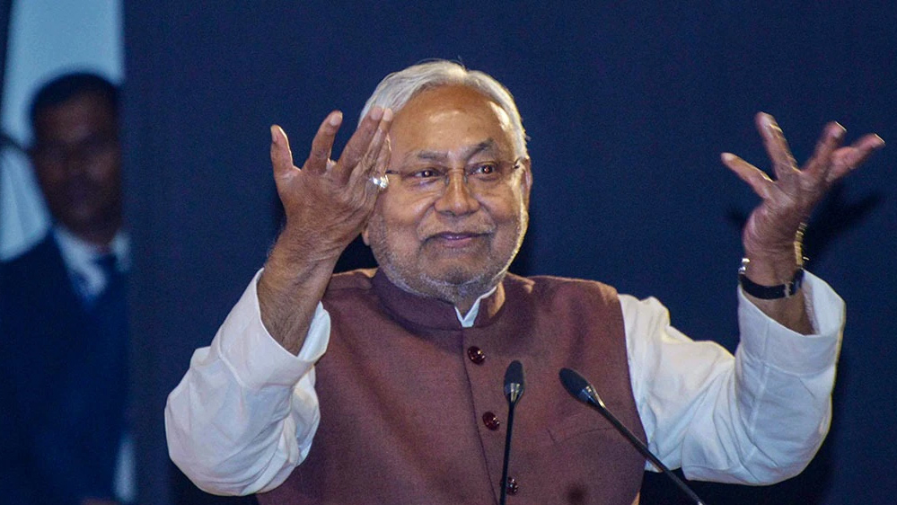 नीतीश कुमार की कुर्सी पर खतरा ! पूरे NDA का होश उड़ाने वाला ताजा सर्वे