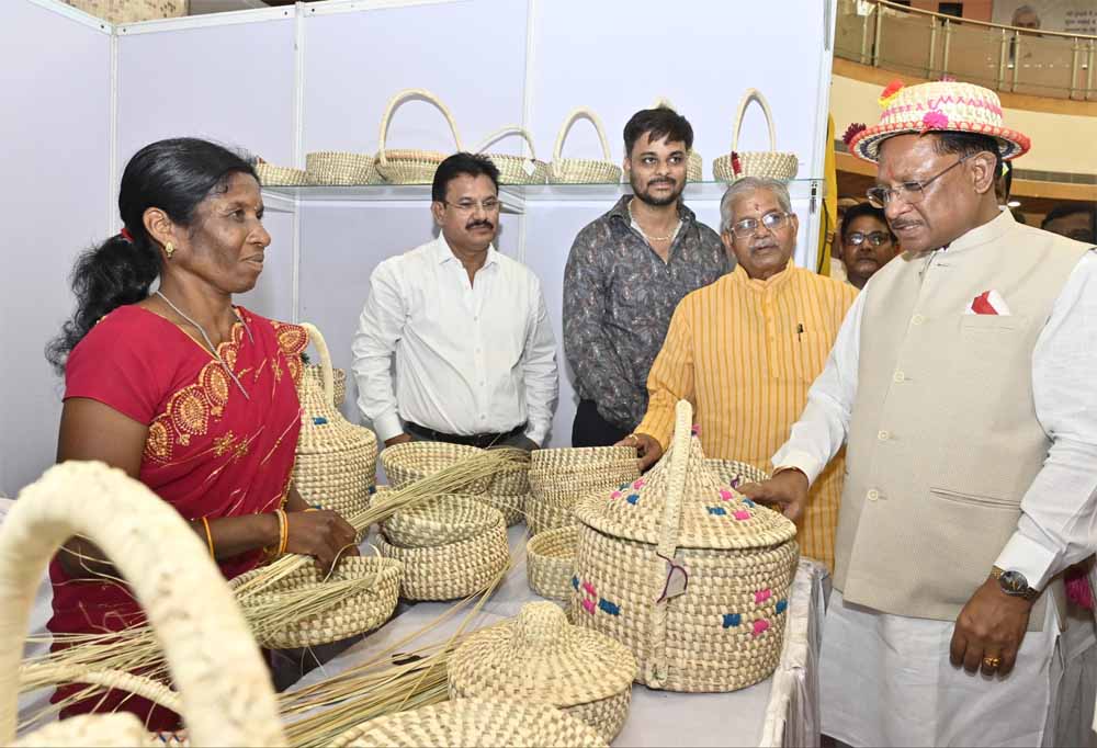 सीएम छत्तीसगढ़ हस्तशिल्प विकास बोर्ड की नवनियुक्त अध्यक्ष शालिनी राजपूत के पदभार ग्रहण समारोह में हुए शामिल