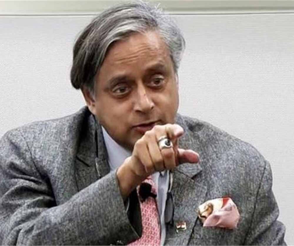 एक तरफ वह देश है जो आतंकवाद को पनाह देता है और दूसरी ओर भारत है, दोनों के बीच कोई तुलना नहीं हो सकती: थरूर