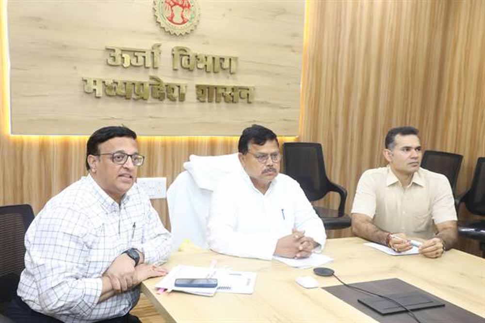 जो अधिकारी जिम्मेदारी का निर्वहन नही कर पा रहे उन्हे रिप्लेस करें : ऊर्जा मंत्री तोमर