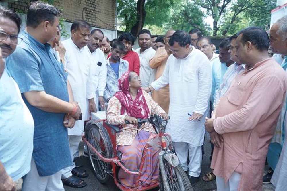 आर्थिक रूप से कमजोर व असहायों की मदद के लिए सरकार कटिबद्ध: ऊर्जा मंत्री तोमर