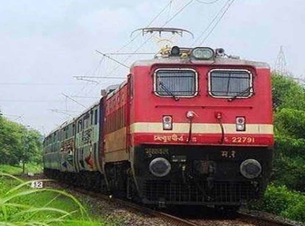 भोपाल रेल मंडल यात्रियों की बढ़ती जरूरतों को देखते हुए अपनी सेवाओं में निरंतर सुधार कर रहा