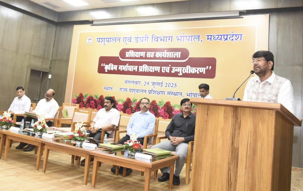 देश की आर्थिक उन्नति में दुग्ध उत्पादन का महत्वपूर्ण योगदान: पशुपालन राज्य मंत्री पटेल