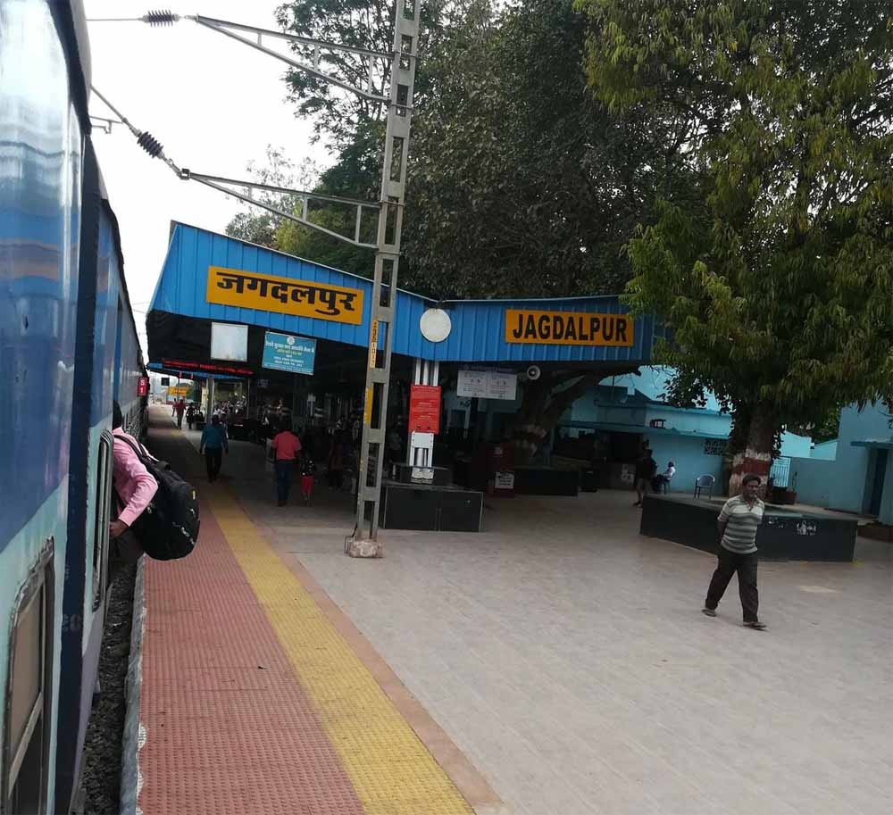 28 दिन बाद केके रेल लाइन पर दौड़ीं यात्री ट्रेनें, मुसाफिरों के चेहरे खिले