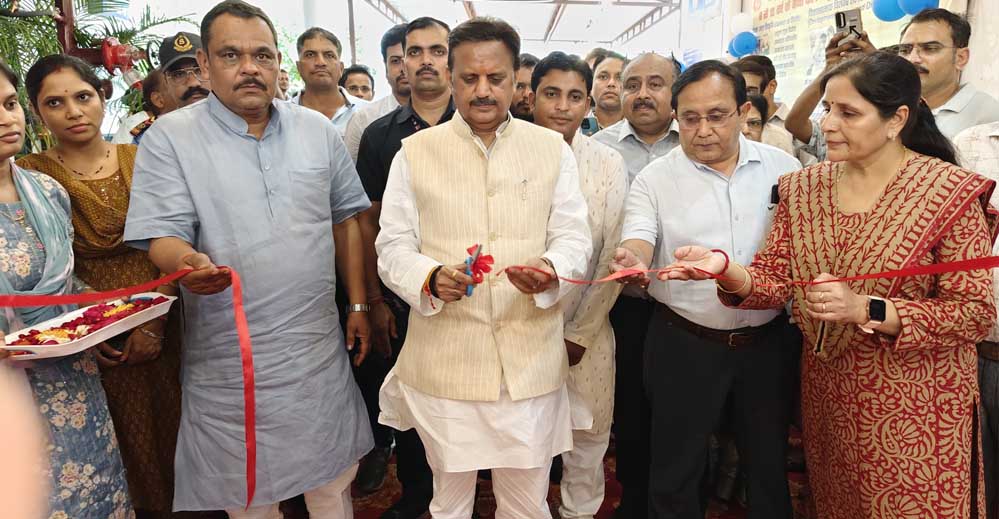 उप मुख्यमंत्री ने जिला चिकित्सालय रीवा में नवीन मेटरनिटी विंग कक्ष का किया शुभारंभ