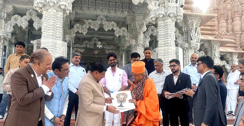 मुख्यमंत्री डॉ. यादव ने बीएपीएस हिन्दू मंदिर में किये दर्शन
