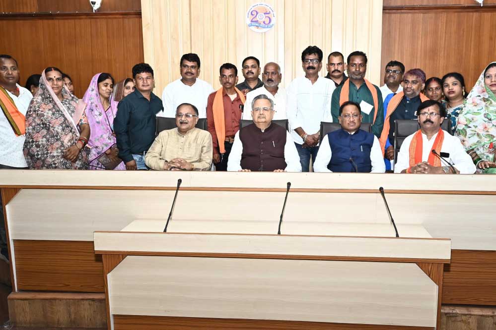 रायपुर : राजनांदगांव के नागरिक प्रतिनिधिमंडल ने की मुख्यमंत्री से सौजन्य भेंट, विकास कार्यों के लिए जताया आभार