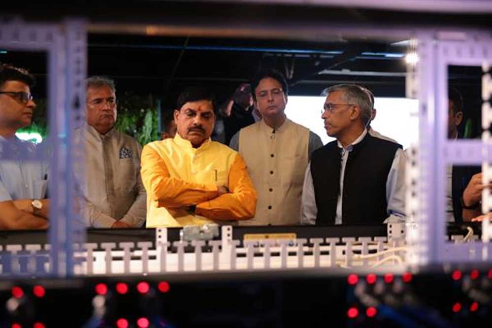 मुख्यमंत्री डॉ. यादव ने बार्सिलोना में सबमर कंपनी का किया दौरा