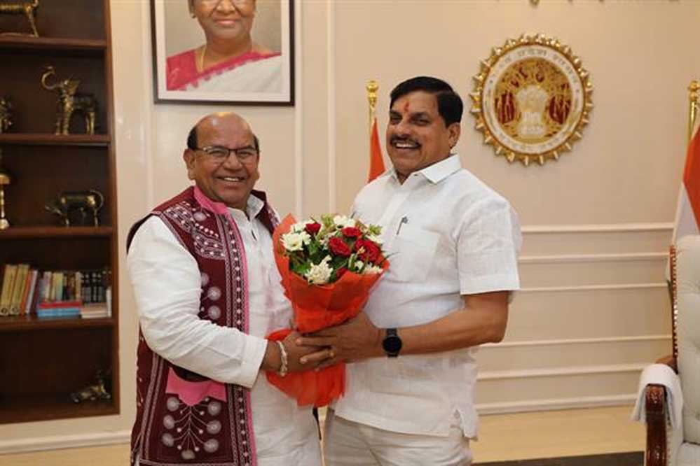 देवास जिले में जनजाति वर्ग के हित में की गई कार्यवाही से आयोग संतुष्ट: मुख्यमंत्री डॉ. यादव