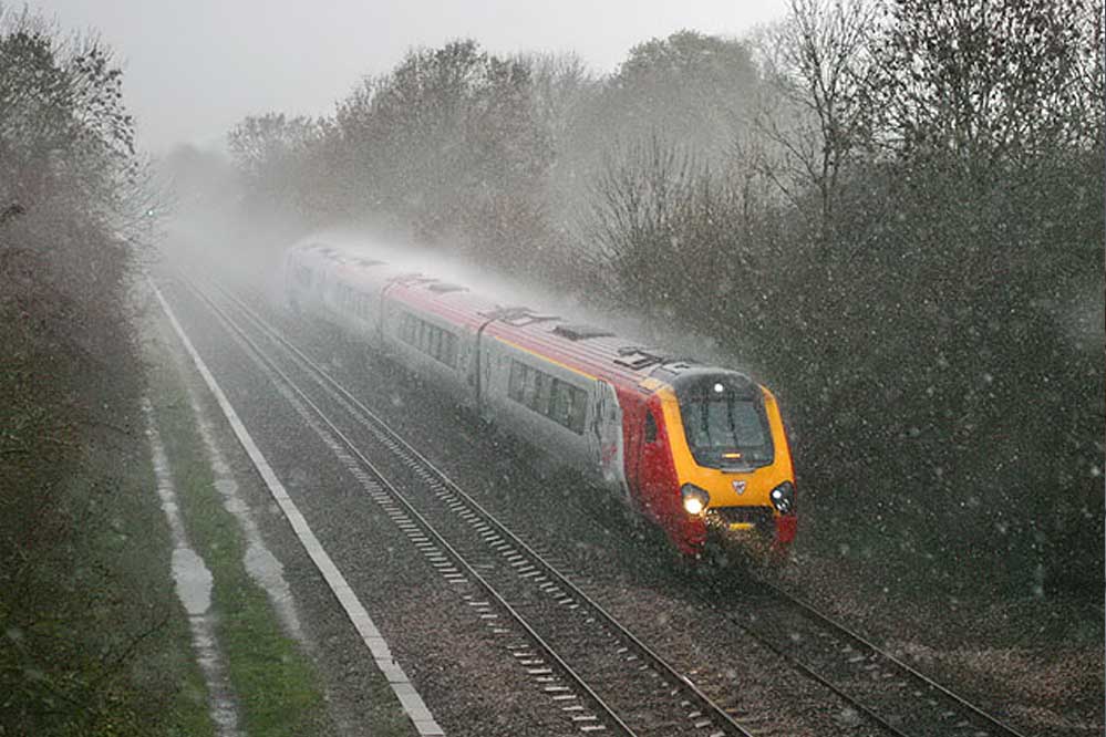 ट्रैक मेंटेनेंस और बारिश ने बिगाड़ा रेल संचालन,  रीवा-चर्लापल्ली एक्सप्रेस 14 घंटे देरी से पहुंची