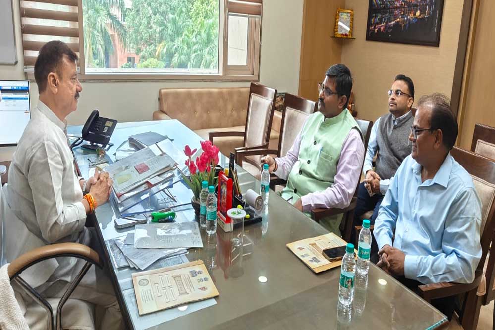 स्कूल शिक्षा मंत्री श्री सिंह से गुजरात संस्कृत बोर्ड के अध्यक्ष श्री पालीवाल ने की भेंट